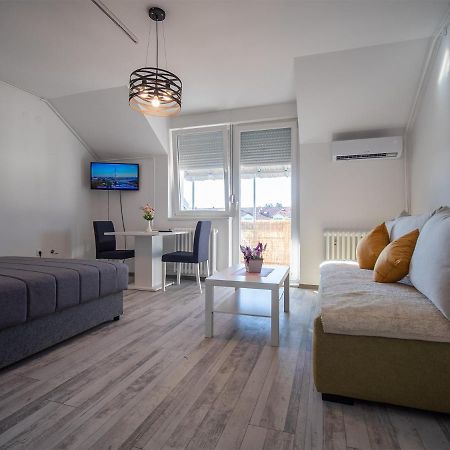 شقة Apartman Sara نوفي ساد المظهر الخارجي الصورة
